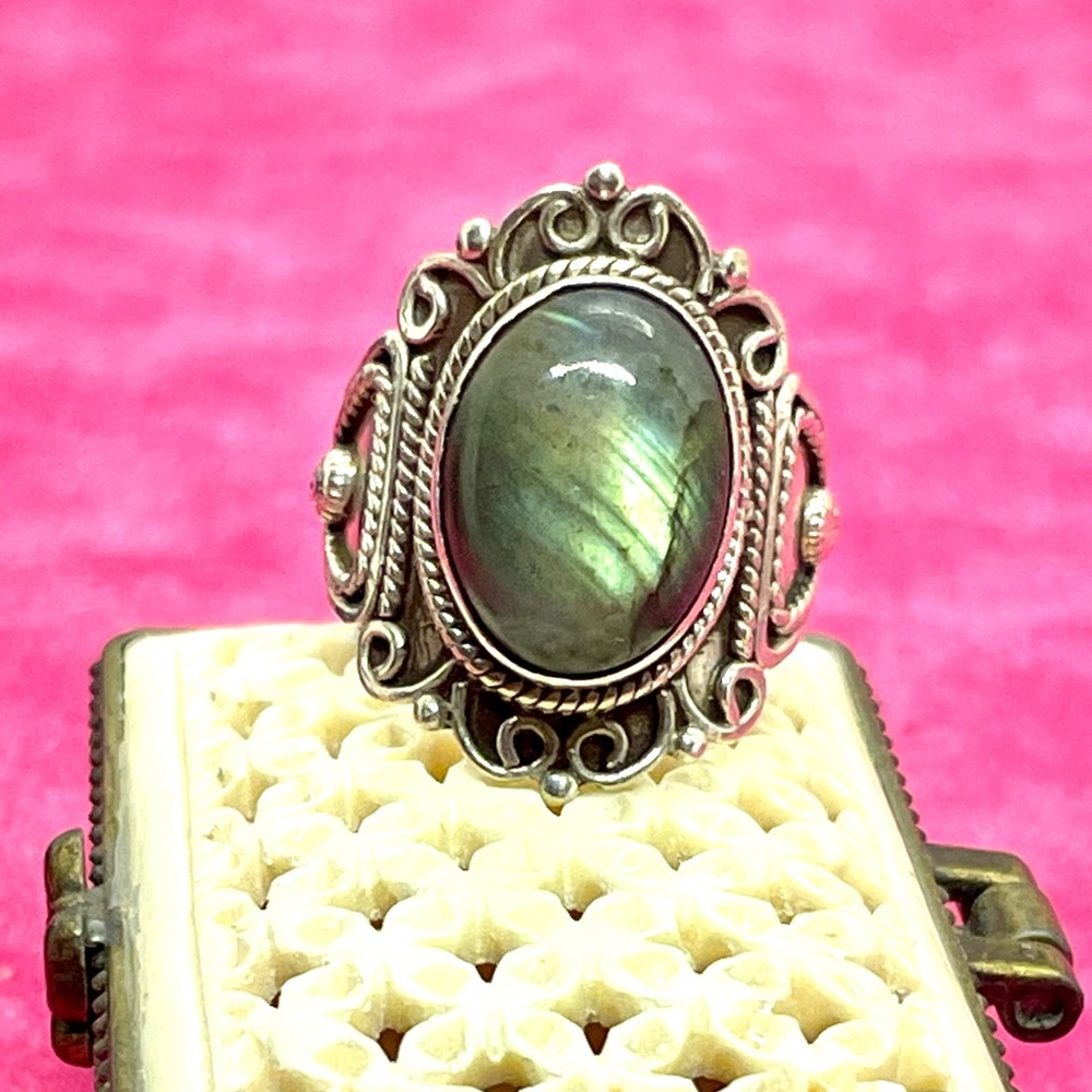 Sterling Labradorite Ring - Picture 8 of 11